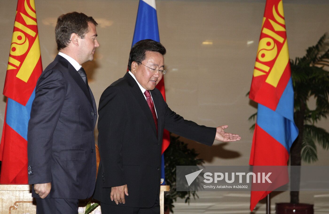 Russian and Mongolian presidents meet