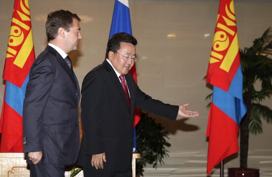 Russian and Mongolian presidents meet