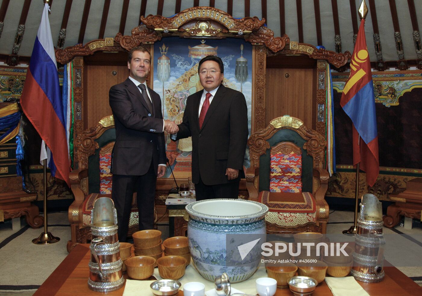 Russian and Mongolian presidents meet