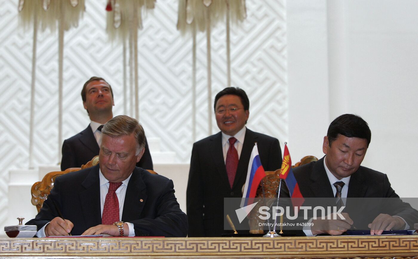 Russian, Mongolian Presidents sign bilateral agreements