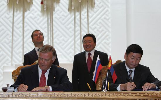 Russian, Mongolian Presidents sign bilateral agreements