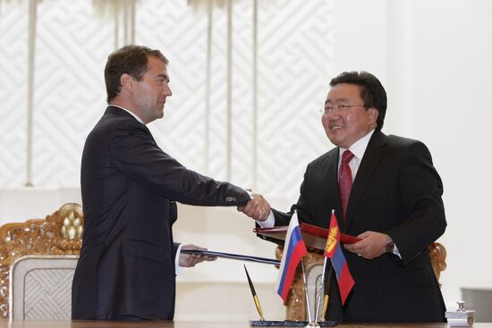 Russian, Mongolian Presidents sign bilateral agreements