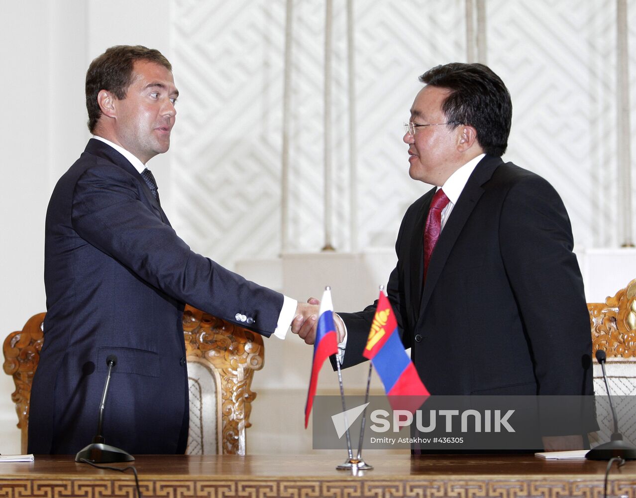 Russian and Mongolian presidents give news conference