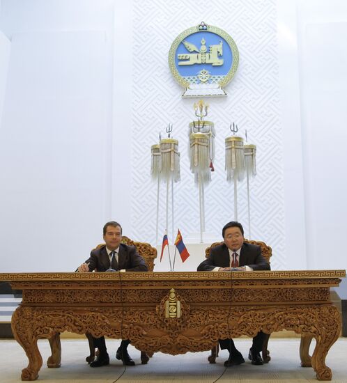 Russian and Mongolian presidents give news conference