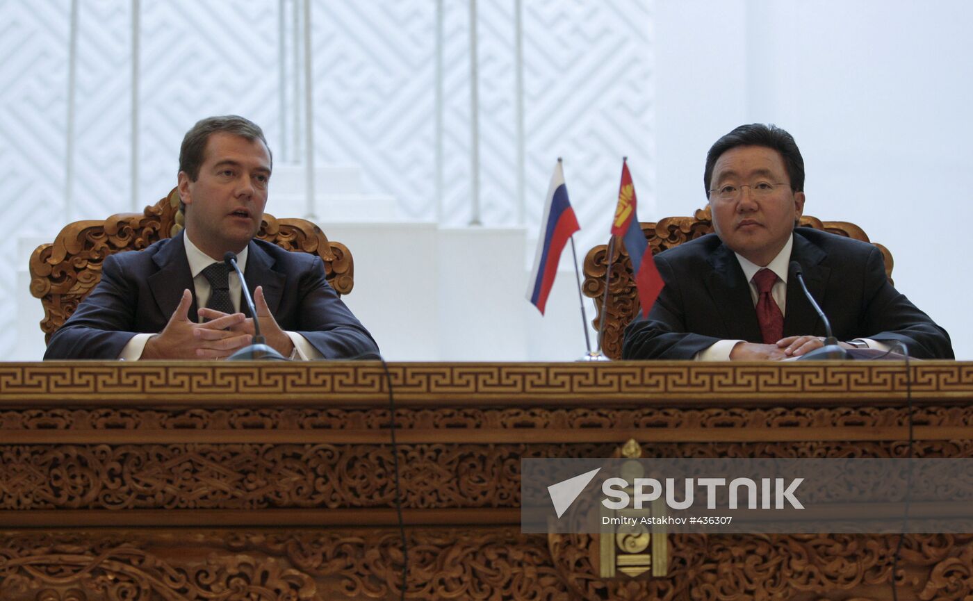 Russian and Mongolian presidents give news conference