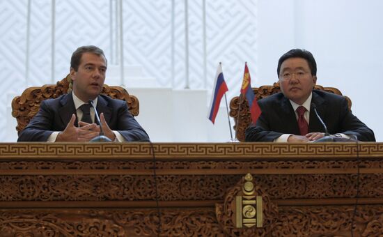 Russian and Mongolian presidents give news conference