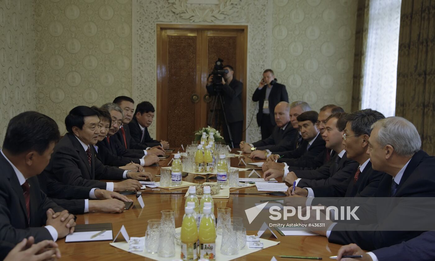 Dmitry Medvedev meets with parliament leaders