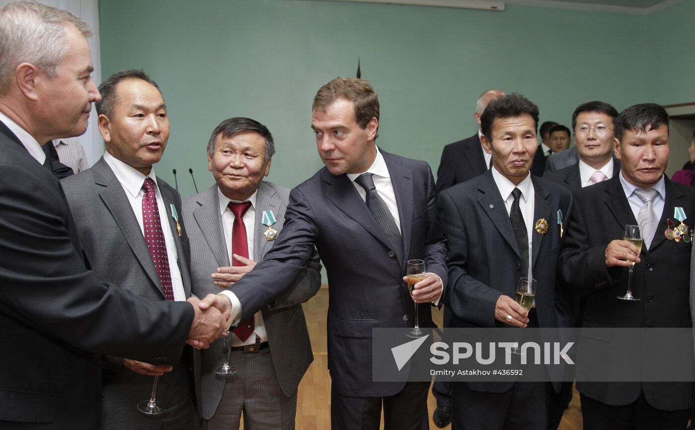 Dmitry Medvedev hands out awards to Mongolrostsvetmet employees