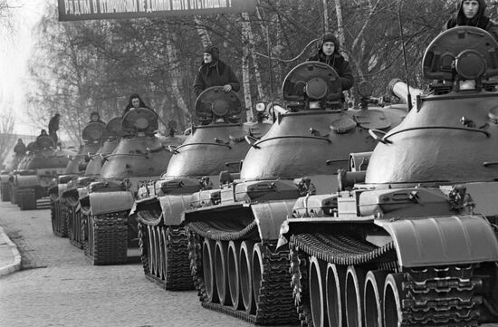 Soviet troops leaving Germany