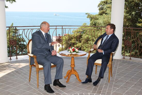 Russian, Belarusian Presidents hold informal meeting