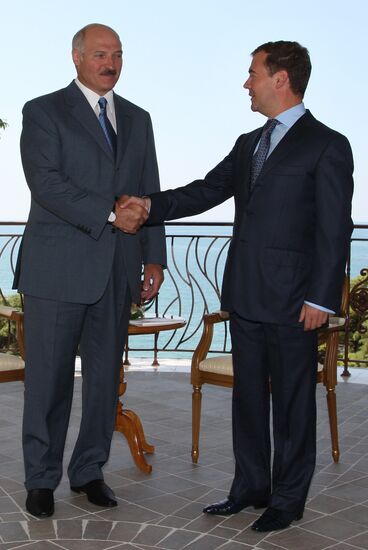 Russian, Belarusian Presidents hold informal meeting