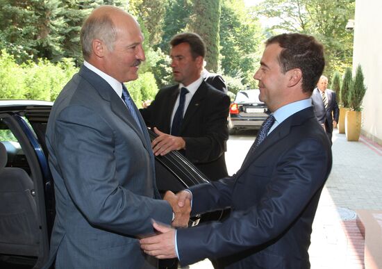 Russian, Belarusian Presidents hold informal meeting