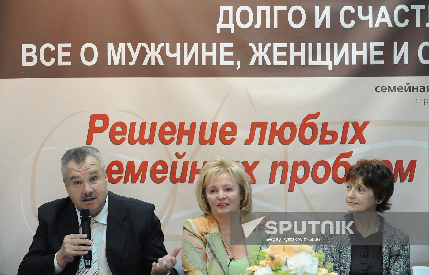 Lyudmila Putina, Alexander Kiselyov, and Olga Troitskaya