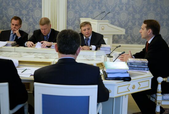 Presidential commission meets