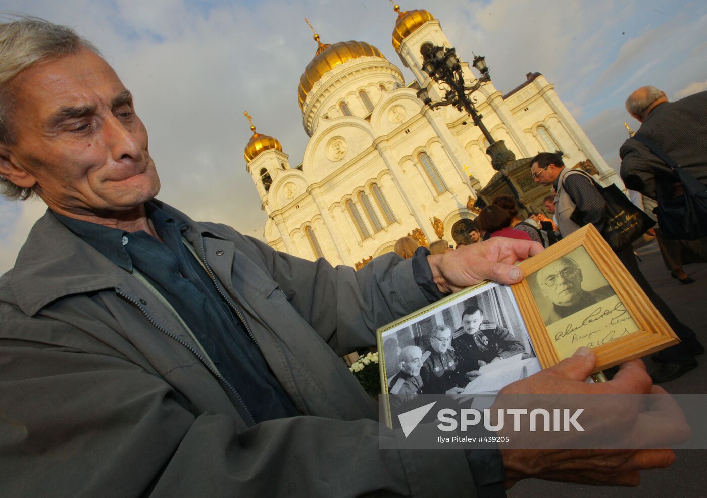 Bidding farewell to poet Sergey Mikhalkov