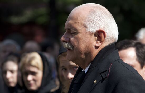 Sergei Mikhalkov's burial service at Novodevichy Cemetery