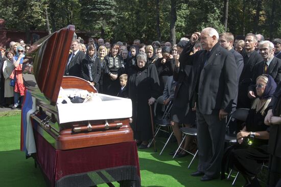 Sergei Mikhalkov's burial service at Novodevichy Cemetery