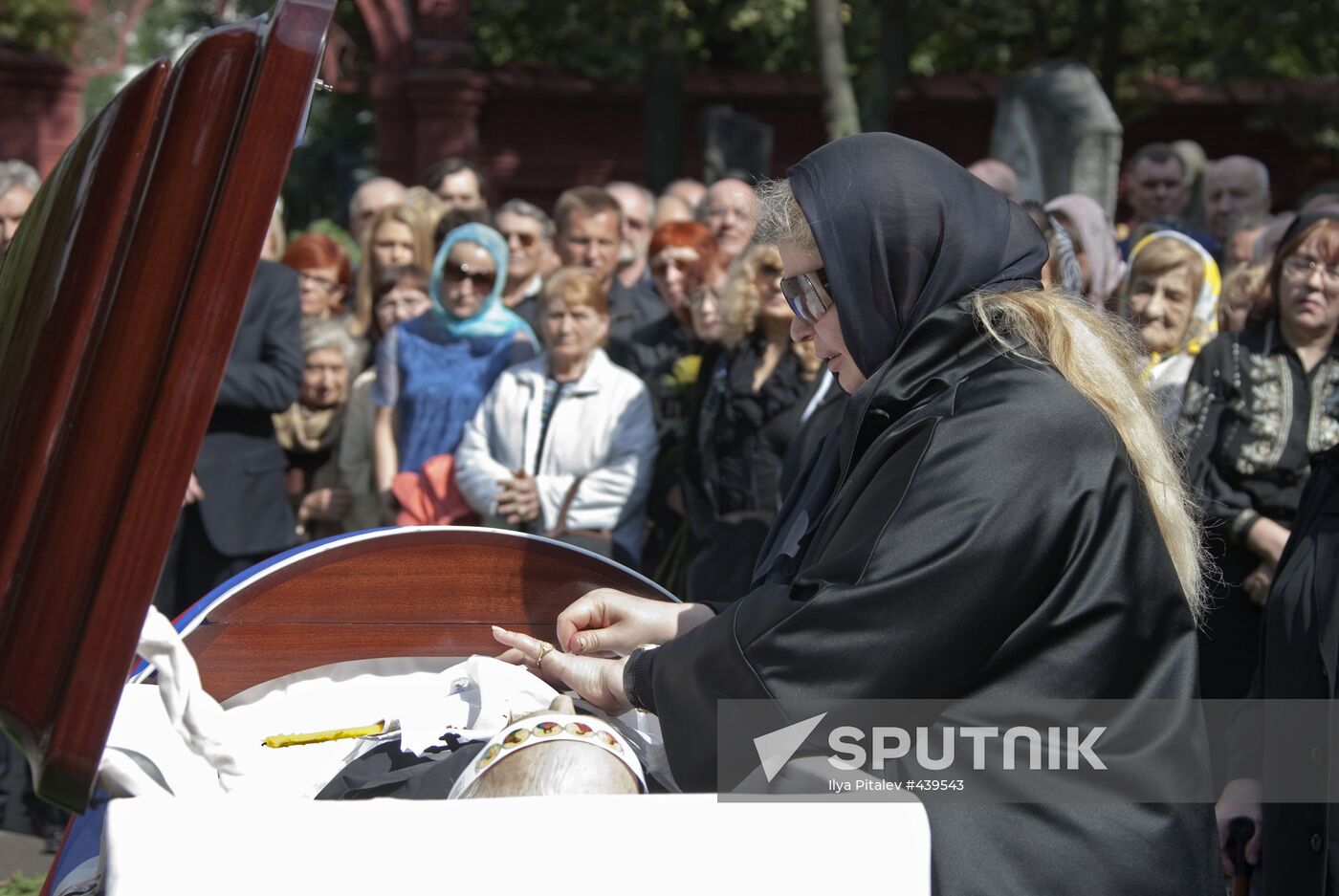 Sergei Mikhalkov's burial service at Novodevichy Cemetery