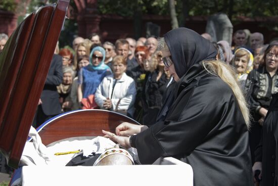 Sergei Mikhalkov's burial service at Novodevichy Cemetery