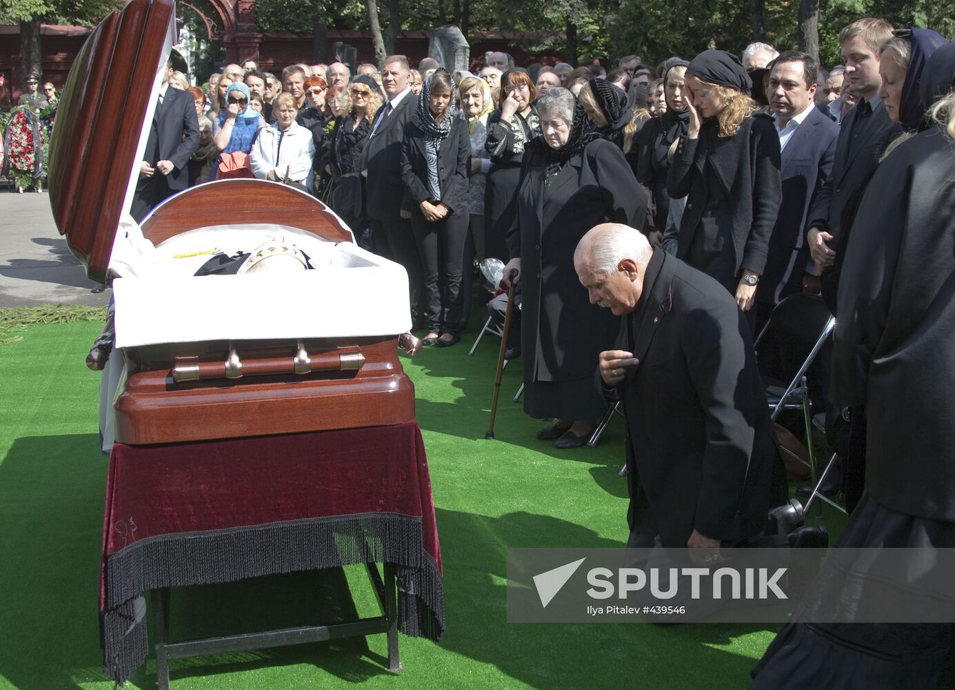 Sergei Mikhalkov's burial service at Novodevichy Cemetery