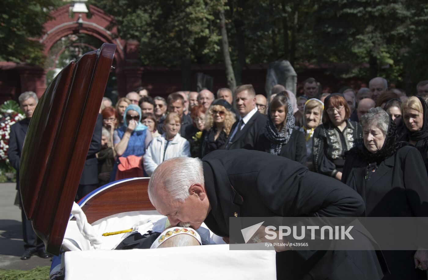 Sergei Mikhalkov's burial service at Novodevichy Cemetery