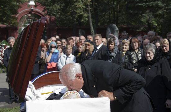 Sergei Mikhalkov's burial service at Novodevichy Cemetery