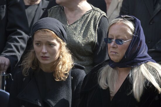 Sergei Mikhalkov's burial service at Novodevichy Cemetery