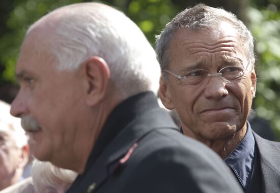 Sergei Mikhalkov's burial service at Novodevichy Cemetery