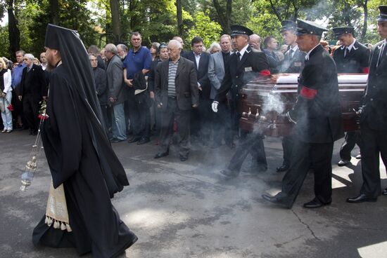 Sergei Mikhalkov's burial service at Novodevichy Cemetery