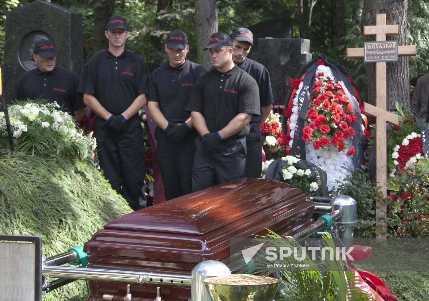 Sergei Mikhalkov's burial service at Novodevichy Cemetery