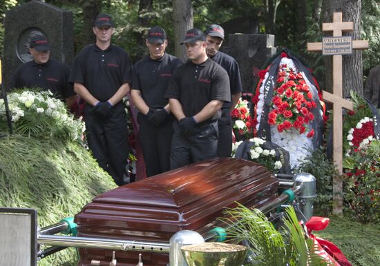 Sergei Mikhalkov's burial service at Novodevichy Cemetery