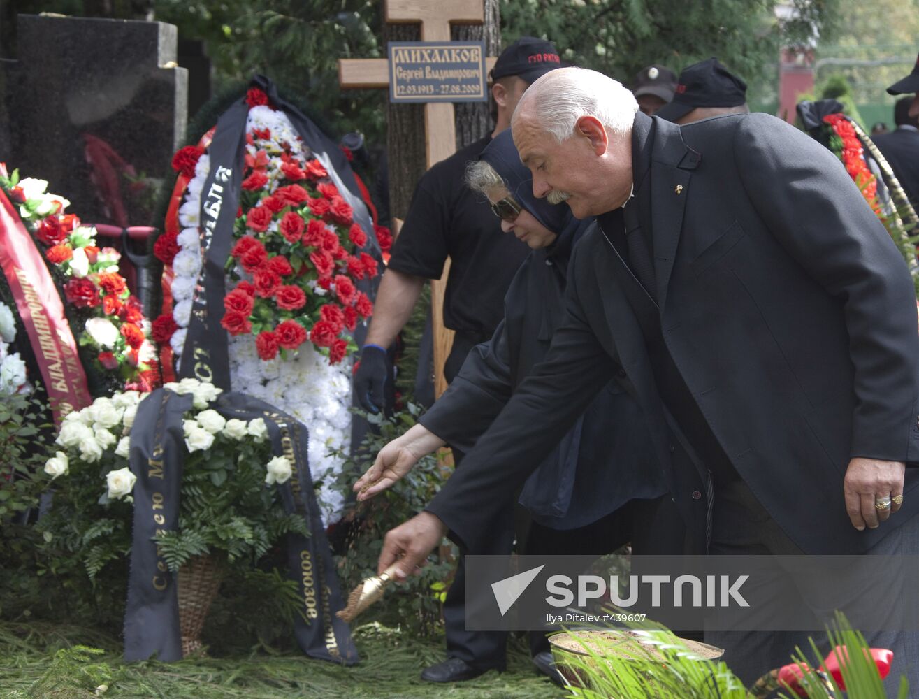 Sergei Mikhalkov's burial service at Novodevichy Cemetery