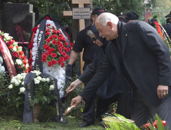 Sergei Mikhalkov's burial service at Novodevichy Cemetery