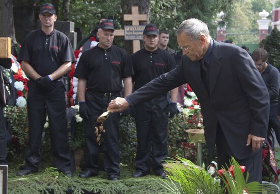 Sergei Mikhalkov's burial service at Novodevichy Cemetery