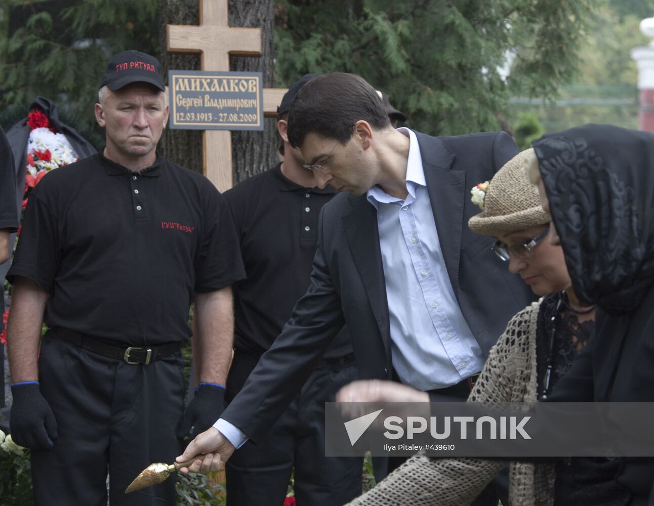 Sergei Mikhalkov's burial service at Novodevichy Cemetery