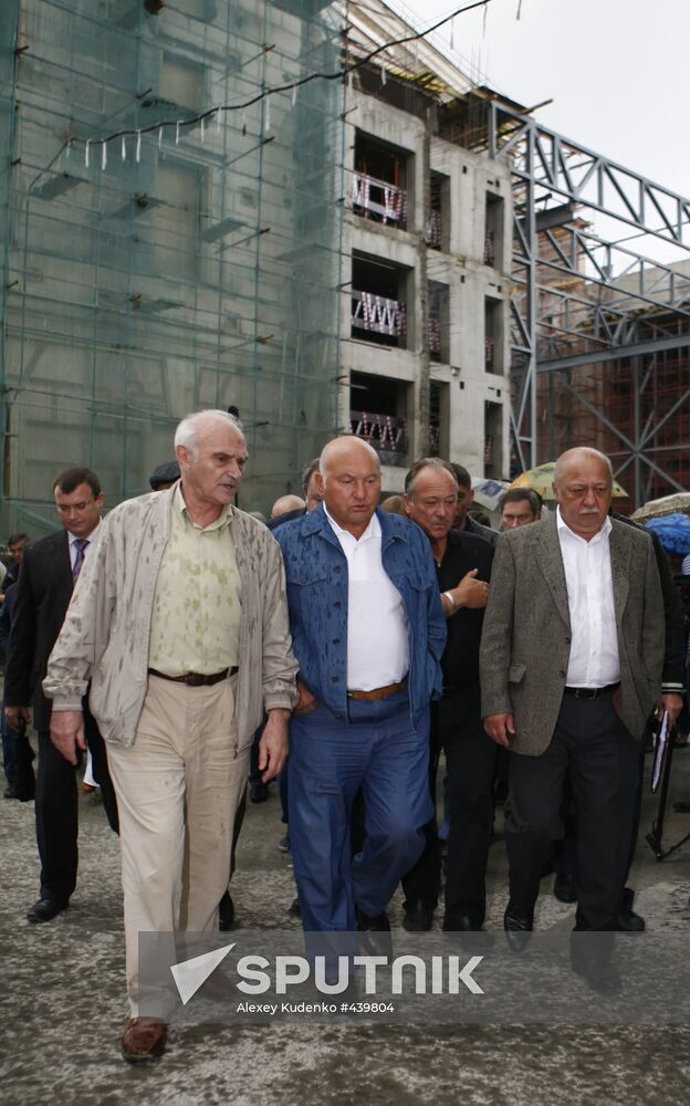 Yury Luzhkov inspects Bolshoi Theater reconstruction site