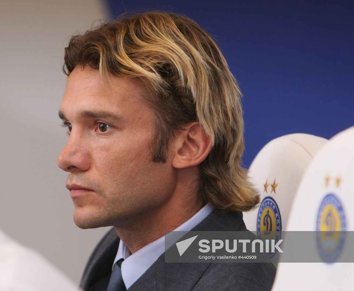 Andriy Shevchenko introduced as FC Dynamo player
