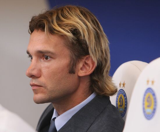 Andriy Shevchenko introduced as FC Dynamo player
