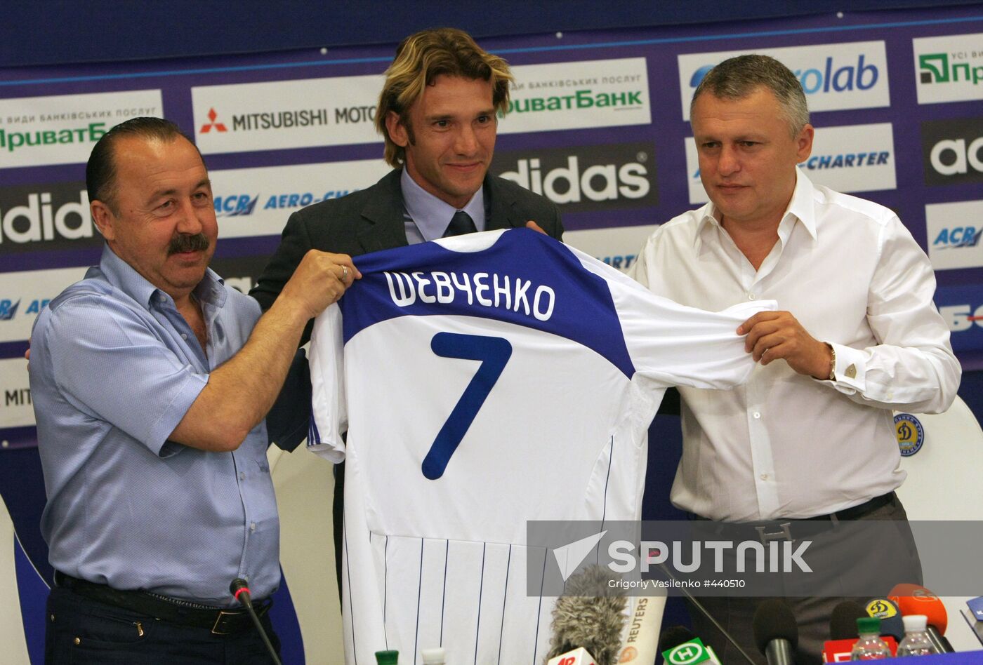 Andriy Shevchenko introduced as FC Dynamo player
