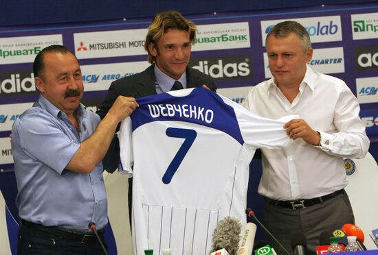 Andriy Shevchenko introduced as FC Dynamo player
