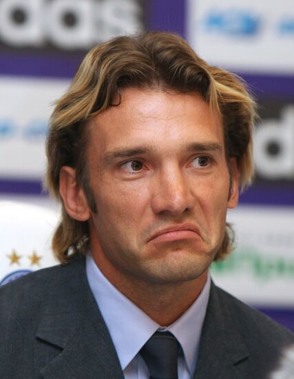 Andriy Shevchenko introduced as FC Dynamo player