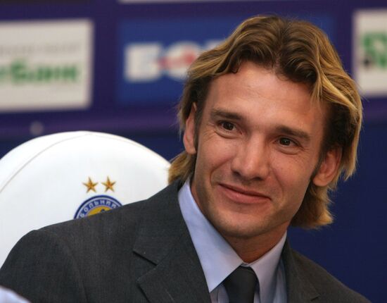 Andriy Shevchenko introduced as FC Dynamo player