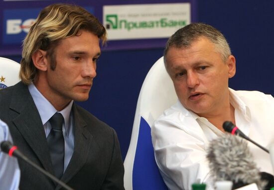 Andriy Shevchenko introduced as FC Dynamo player