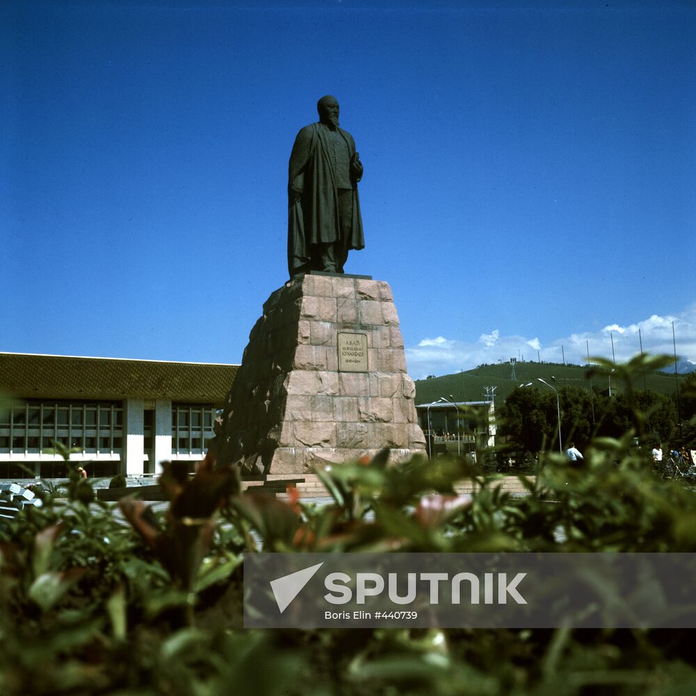 Monument to Abay Qunanbayuli