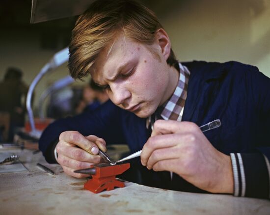 Jewelry student