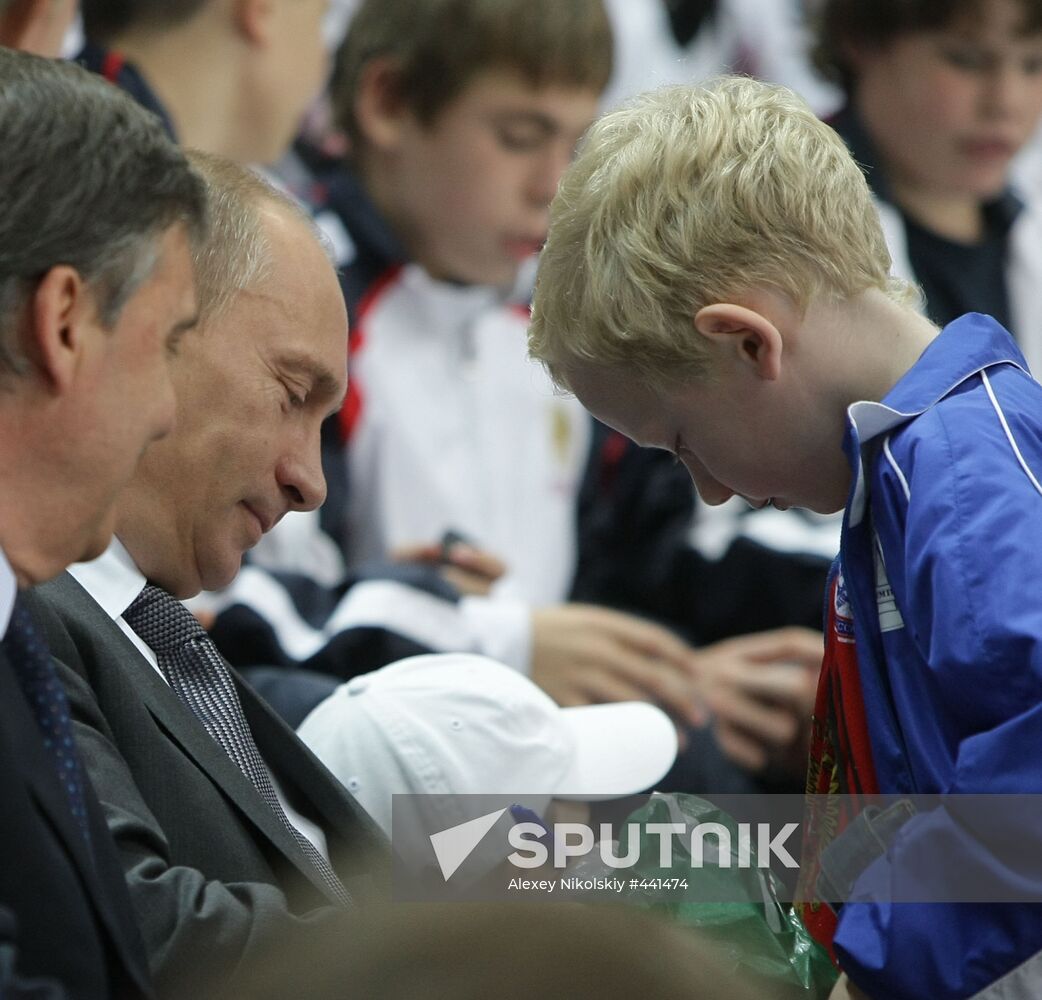 Vladimir Putin at Russian hockey players' training session