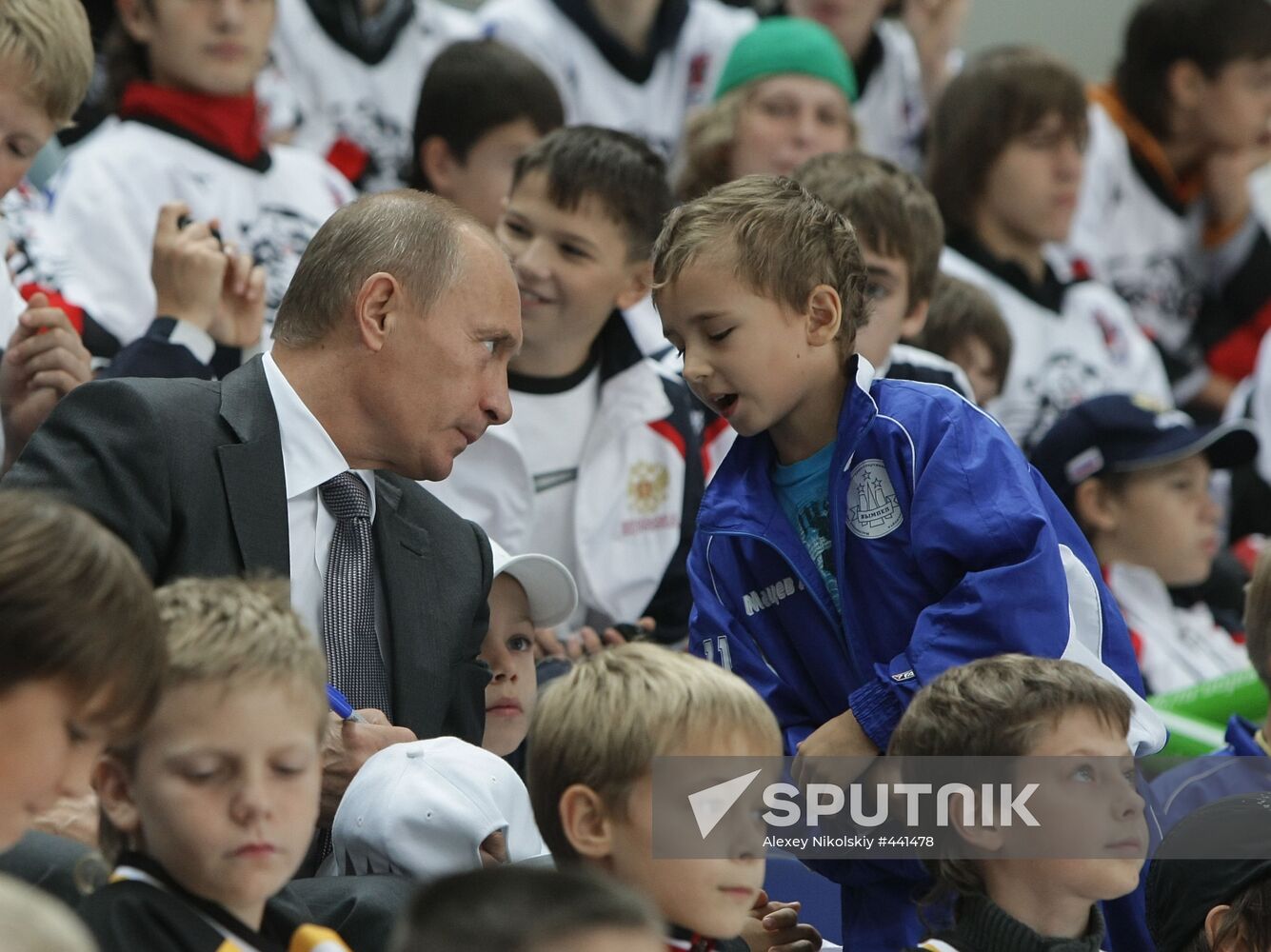 Vladimir Putin at Russian hockey players' training session
