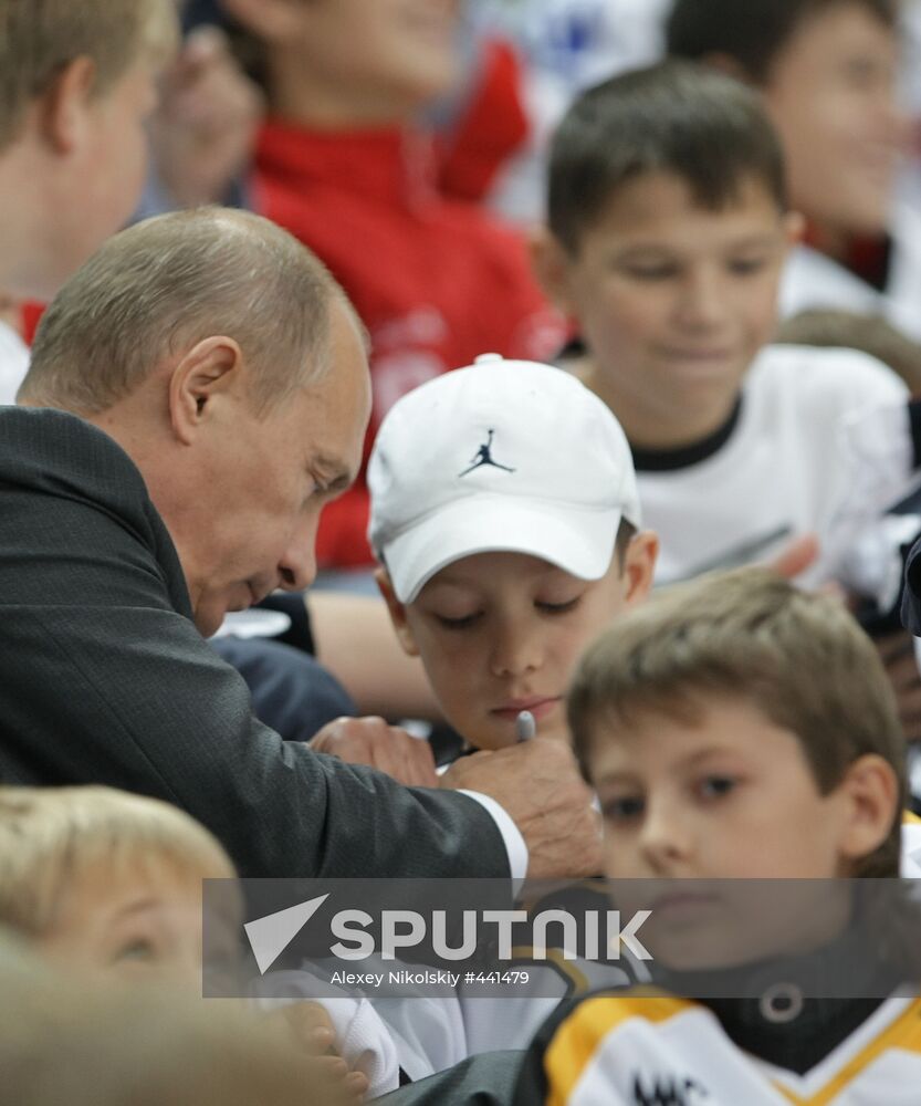 Vladimir Putin at Russian hockey players' training session