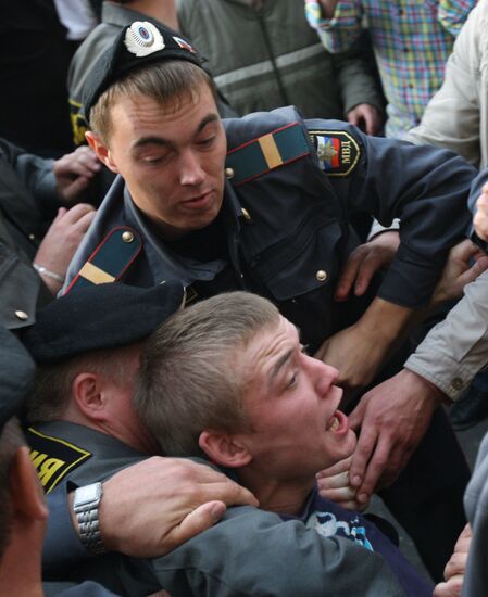 Police disperse unauthorized Other Russia Party's rally