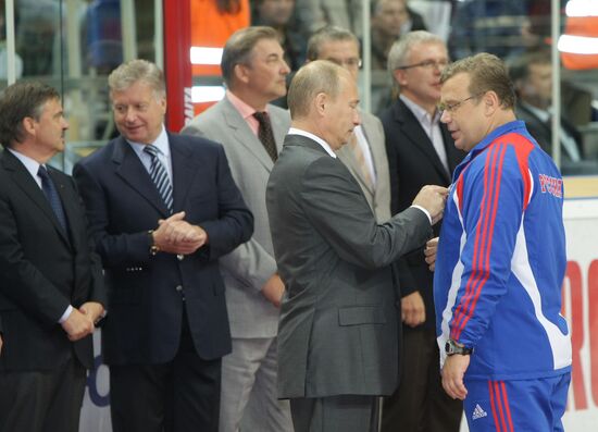 Vladimir Putin at Russian hockey players' training session